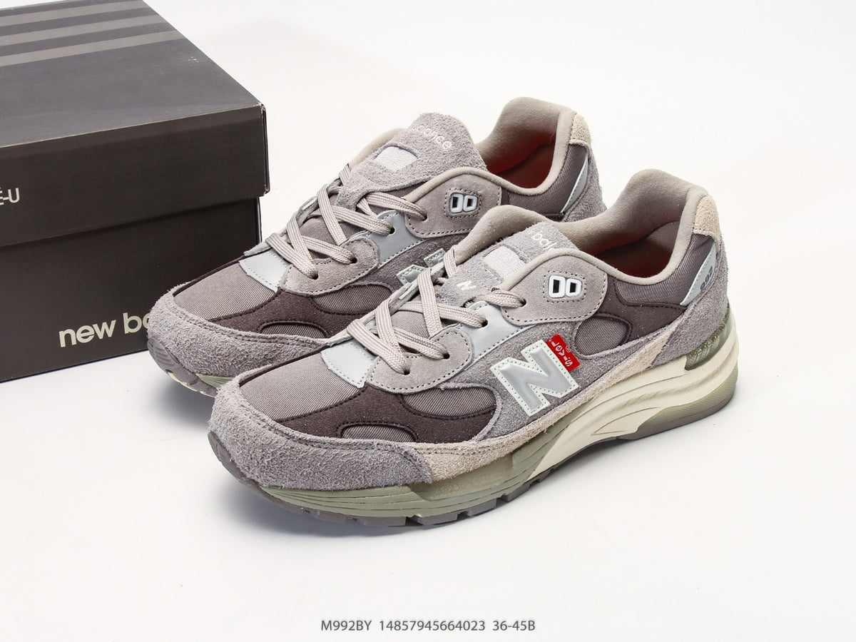 New Balance 992 in Grey & Cream – Retro Running-Inspired Low-Top Sneakers for Casual Streetwear