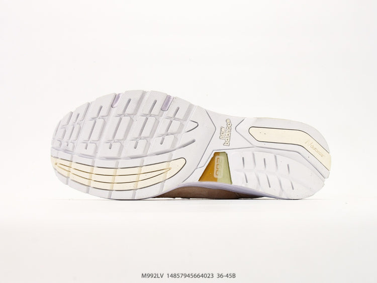 New Balance 992 in Beige, Grey & Yellow – Retro Running-Inspired Low-Top Sneakers for Casual Streetwear