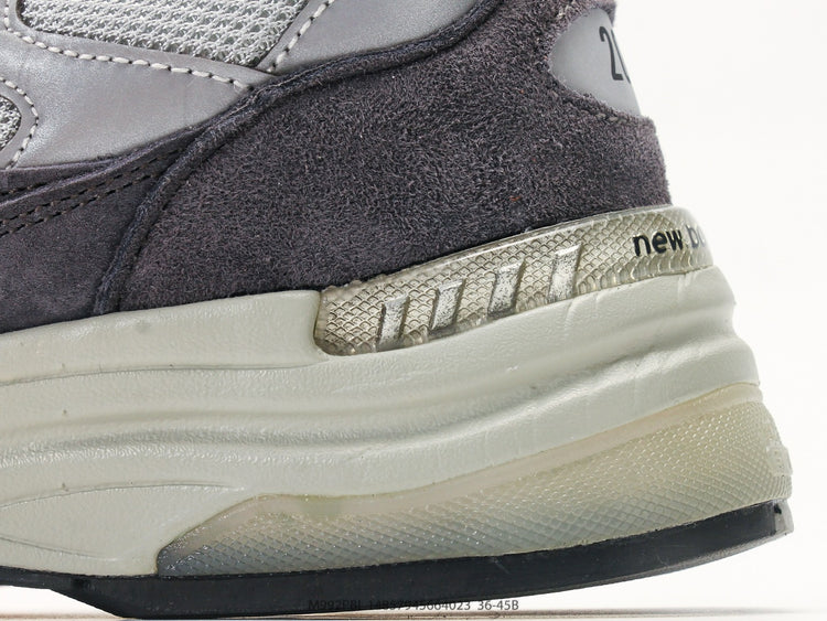 New Balance 992 in Grey, Black & Orange – Retro Running-Inspired Low-Top Sneakers for Casual Streetwear
