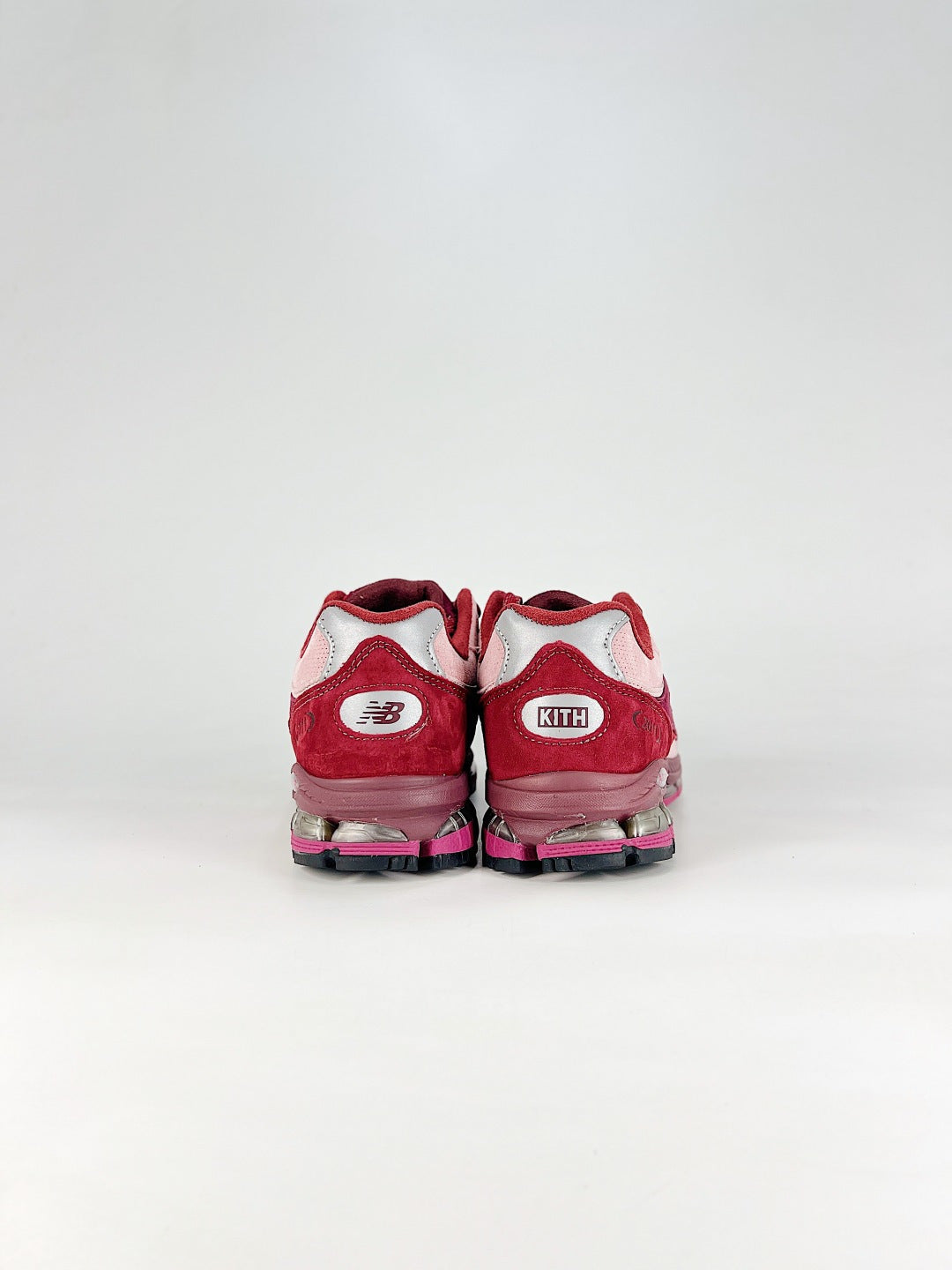 New Balance 2011 in Burgundy & Cream – Retro Running-Inspired Low-Top Sneakers for Casual Streetwear