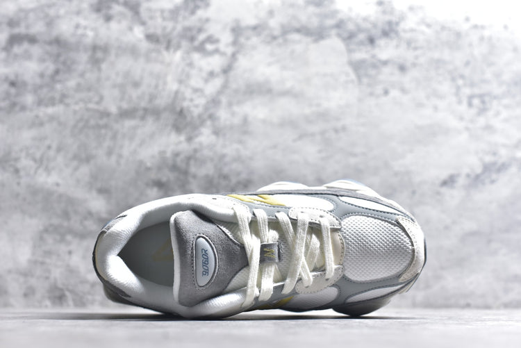 New Balance 9060 in Grey & White – Retro Chunky Low-Top Sneakers for Casual Streetwear